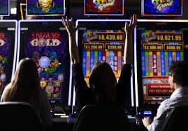 tgy98 Slots ဂိမ်းများ မြန်မာ ကစားသမားများ ကစားနေသောမြင်ကွင်း